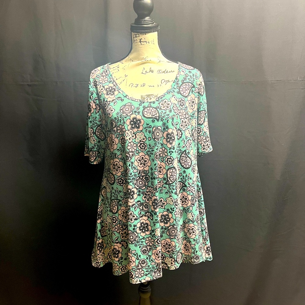 Lularoe Perfect Tee Size Large but fits up to 2X. Teal and Floral Print